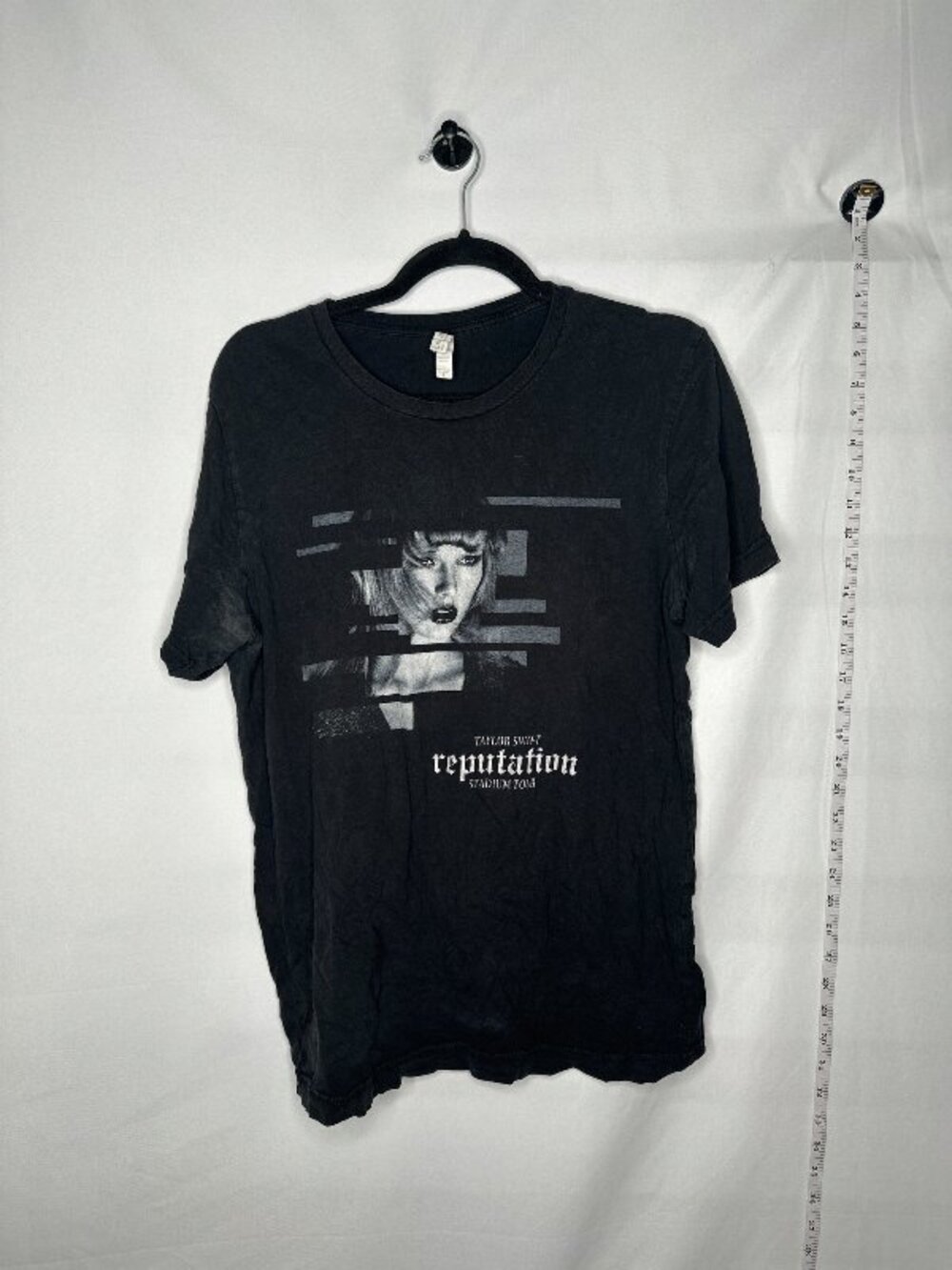 Taylor Swift Reputation Stadium Tour 2018 Graphic Tee L Swiftie Tour Merch